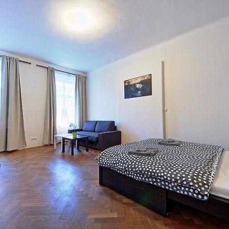 Belehradska Apartment Prague Room photo